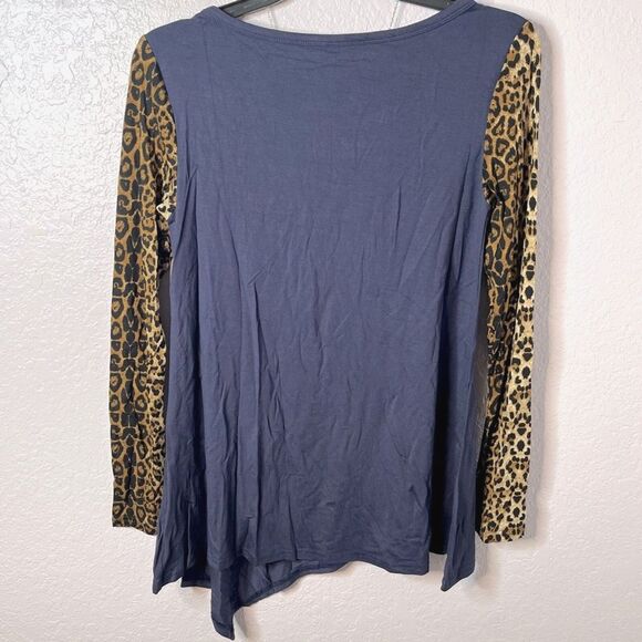 VIISHOW Women's SMALL Long Sleeve Leopard Print Navy Blue Asymmetrical Top NEW! - Picture 8 of 8